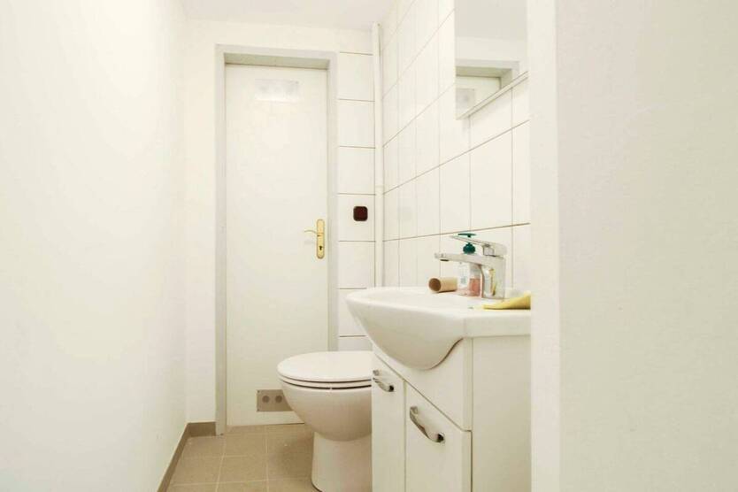 Attraktive Gewerbeeinheit mit Büroflächen, Lager und Entwicklungspotenzial in Duisburg-Buchholz zimmer