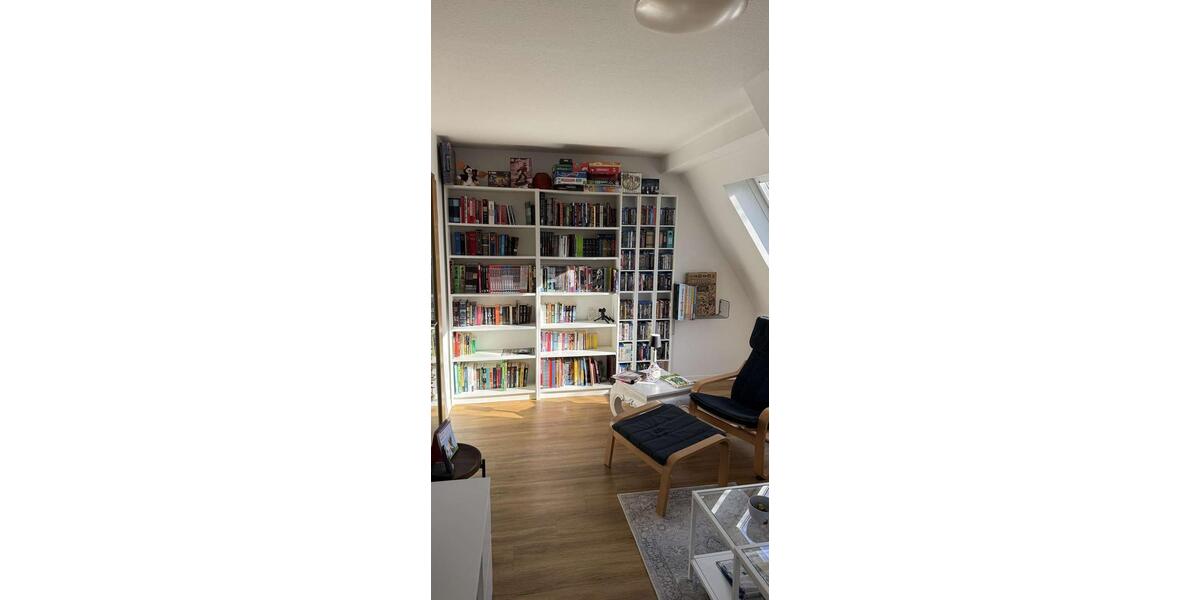 Dachgeschoßwohnung Duisburg Duisburg-Mitte - 4 Zimmer, 93 m&sup2;, 830&euro; | Angebot:26060436