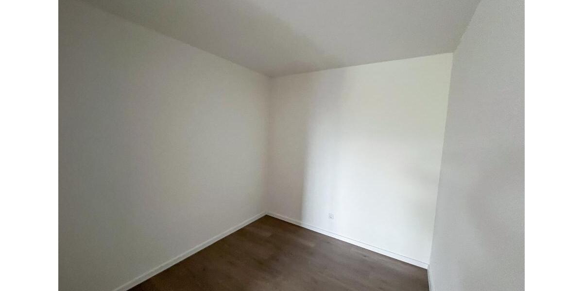 Frisch sanierte 1,5 -Zimmer-Wohnung, Balkon mit Blick ins Grüne! 1 zimmer