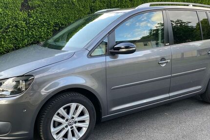VW Touran 121.464 km 8.300 &euro; Duisburg 47178