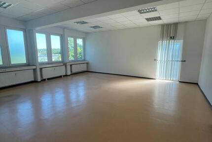 Heller Büroraum in großem Bürokomplex zu vermieten! zimmer