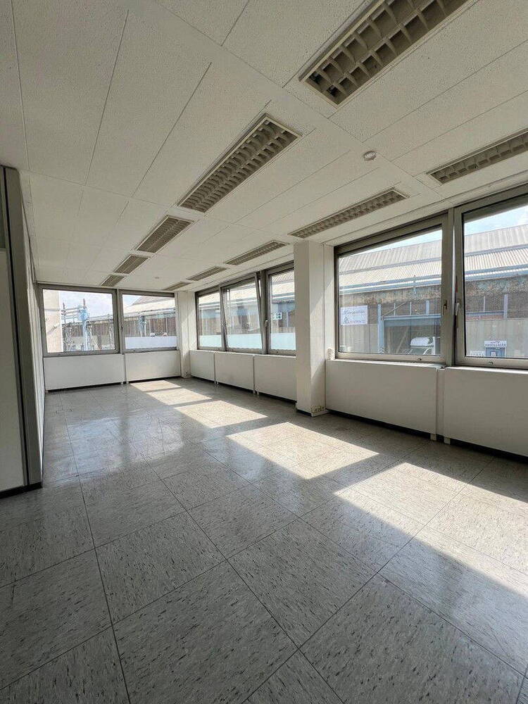 Geräumige Büro Praxisfläche im EG