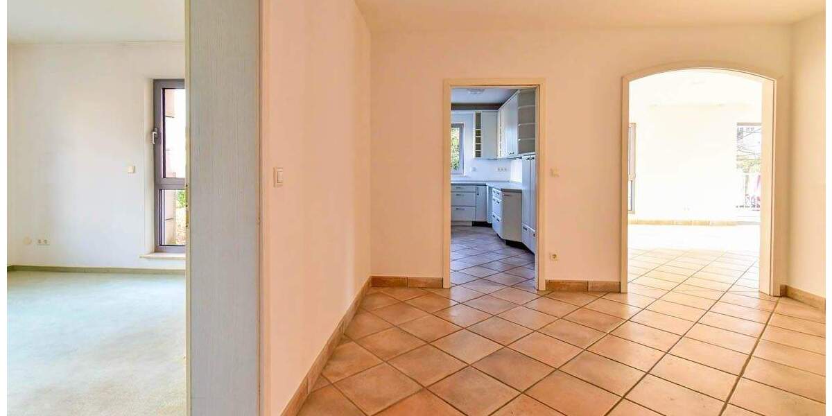 Stilvoll in Spitzenlage! Barrierefreie 4½ R.-Wohnung mit Aufzug, Balkon & 2 Garagen in Bredeney 4 zimmer