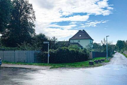 Unbebautes Grundstück innerhalb einer Wohnsiedlung
