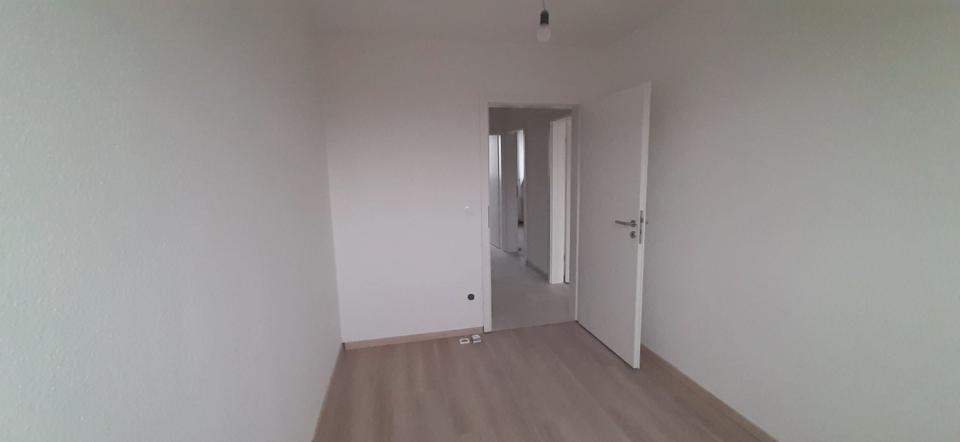 Frisch renovierte Dachgeschosswohnung 4 zimmer