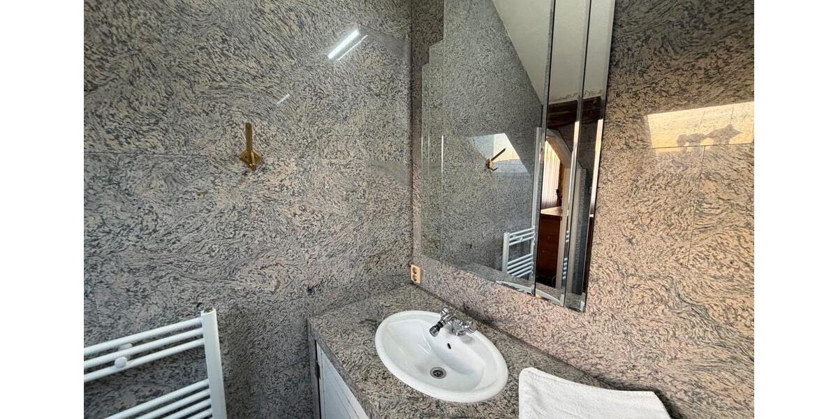 Dachgeschoßwohnung Düsseldorf Pempelfort - 3 Zimmer, 80 m&sup2;, 2.200&euro; | Angebot:26701749