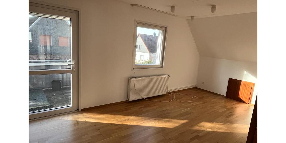 Schöne helle und gepflegte 3,5 Zi DG-Wohnung mit Balkon in Voerde 3.5 zimmer
