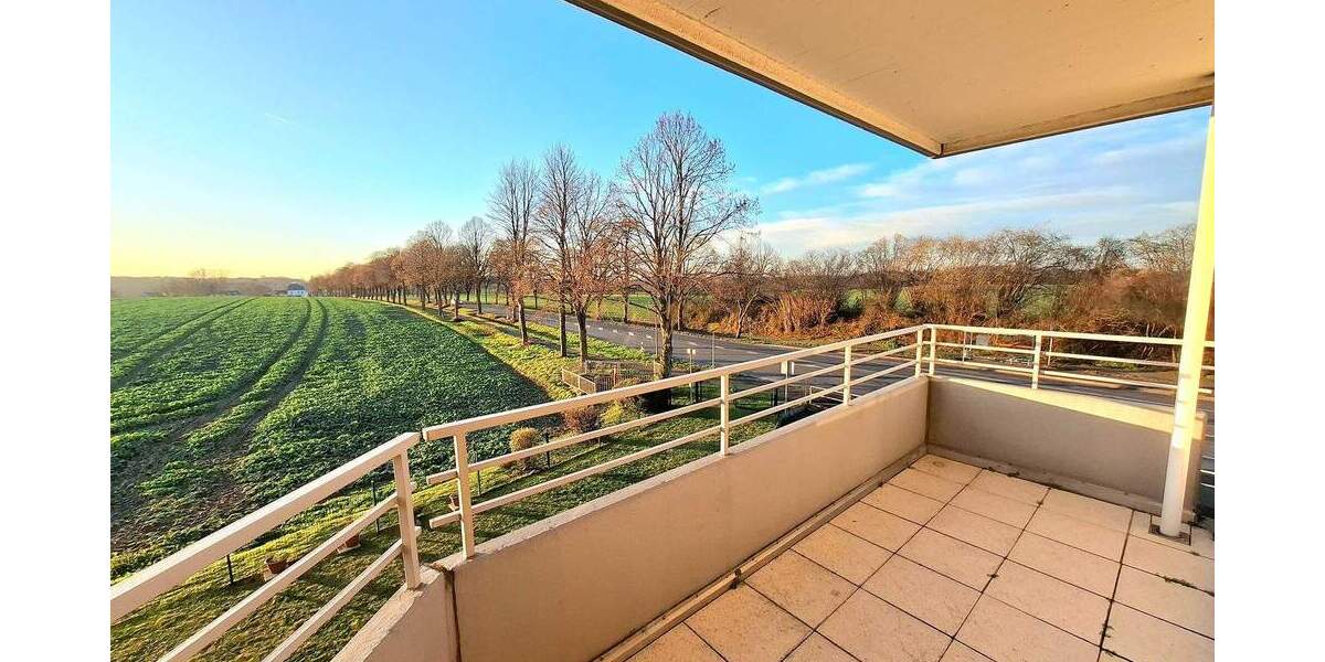 Attraktive 3-Zimmer-Wohnung mit großem Balkon & eigenem PKW-Stellplatz 3 zimmer