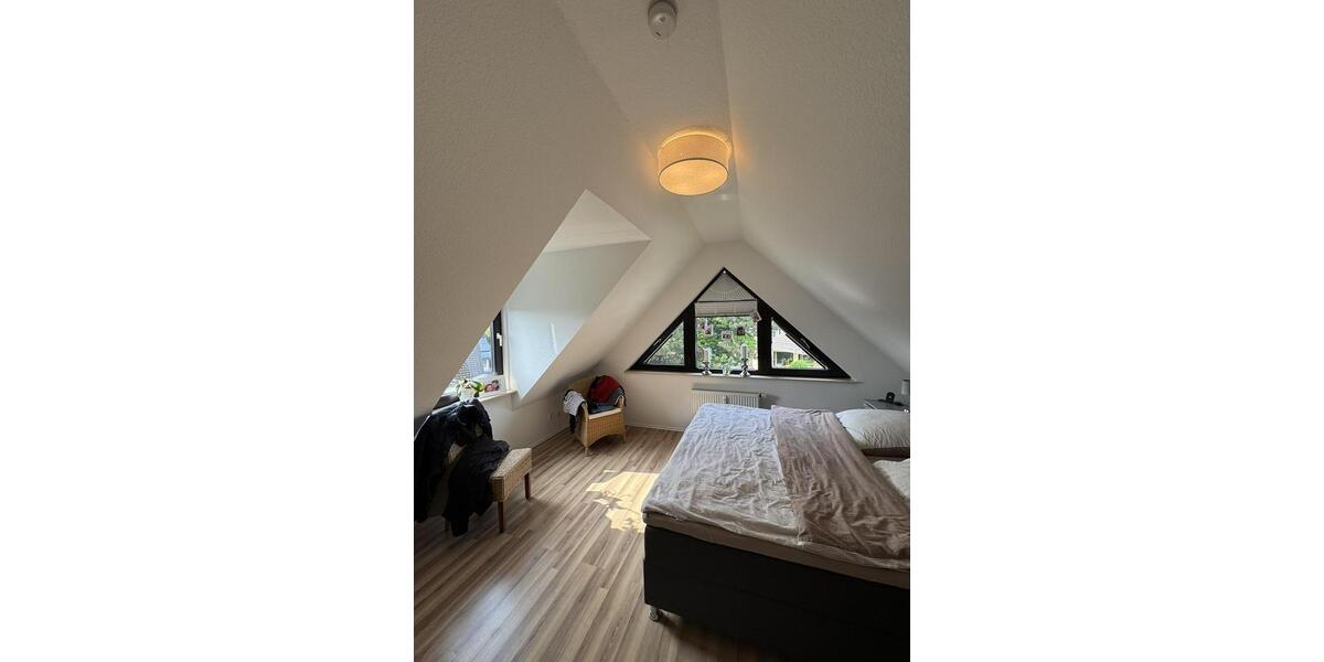 Dachgeschoßwohnung Haan - 4 Zimmer, 100 m&sup2;, 1.200&euro; | Angebot:26408972