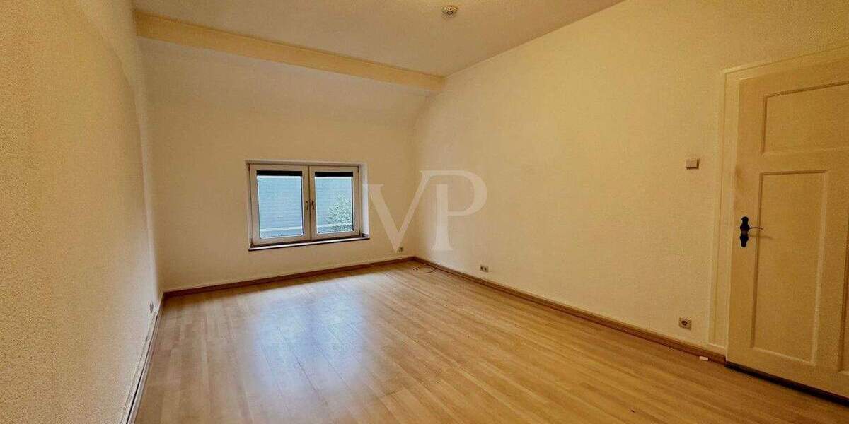 Stilvolle 4-Zimmer-Altbauwohnung mit Balkon, Kamin & Ausbaureserve in Velbert-Mitte 4 zimmer