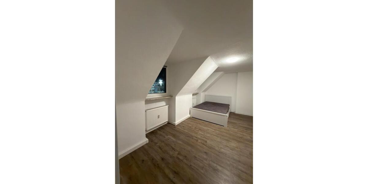 Dachgeschoßwohnung Essen Stadtbezirk VI - 3.5 Zimmer, 72 m&sup2;, 809&euro; | Angebot:24731097