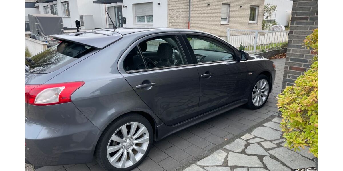 Mitsubishi Lancer 62.000 km 6.200 &euro; Oberhausen 46117