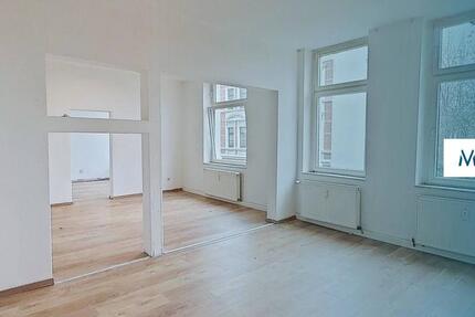 Weitläufige 4-Zimmer-Wohnung mit Tageslichtbad und Altbaucharme 4 zimmer