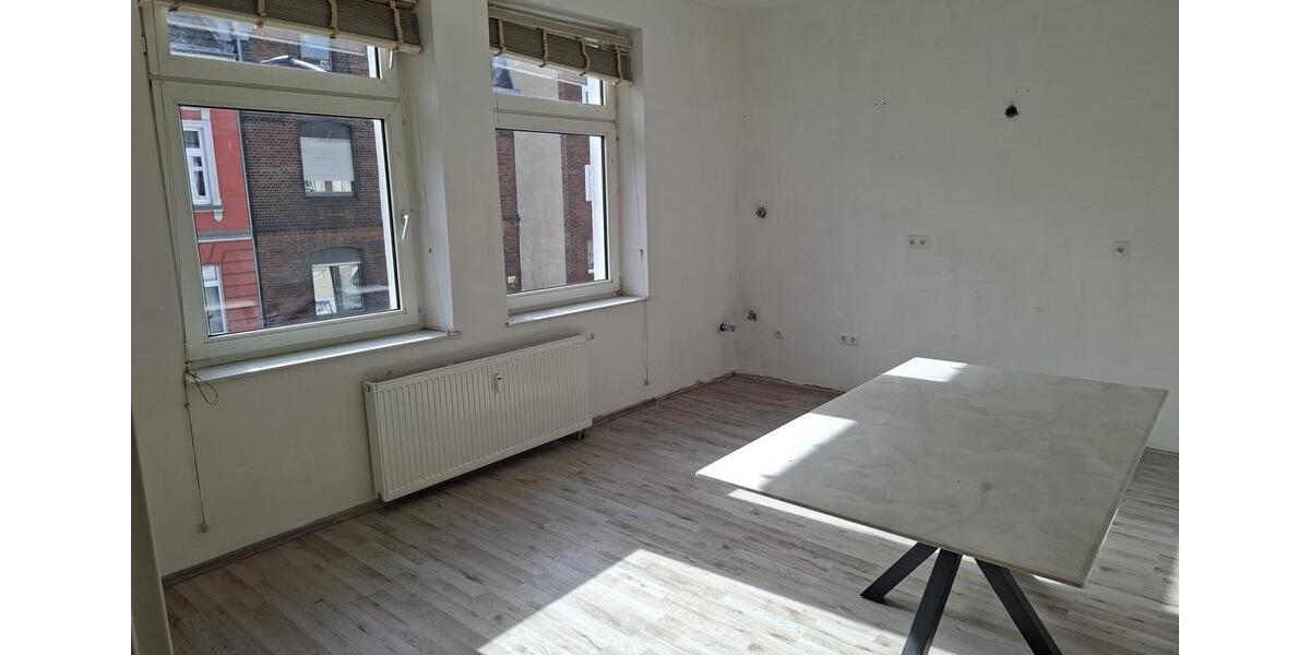 Etagenwohnung Duisburg Mittelmeiderich - 4 Zimmer, 125 m&sup2;, 1.250&euro; | Angebot:25413202
