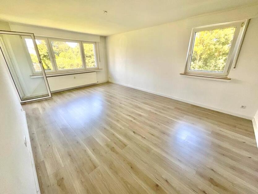 Schöne Erdgeschosswohnungwohnung mit 3 Zimmern und Balkon zimmer