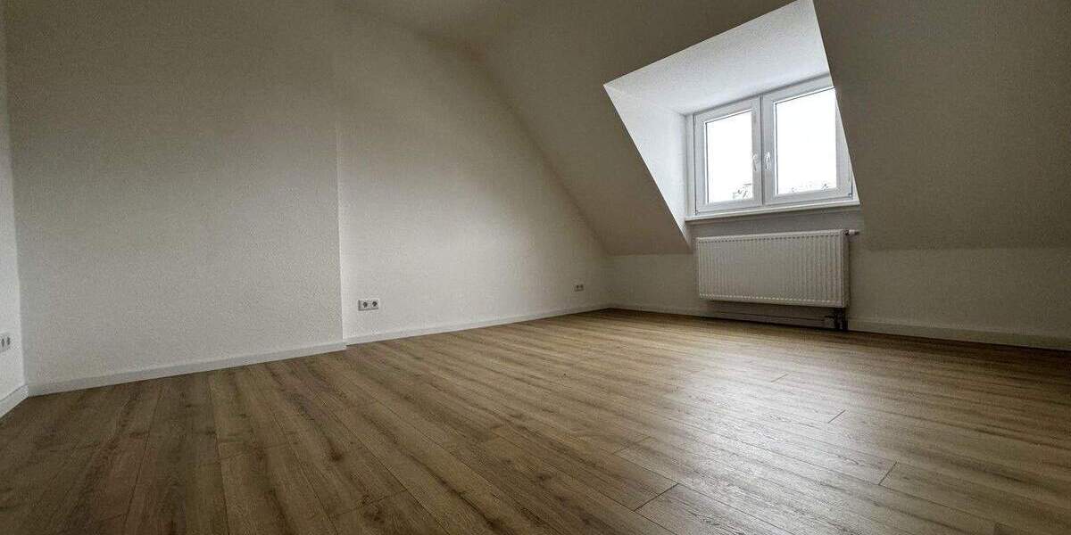 Erstbezug nach Sanierung: Helle Dachgeschosswohnung ca. 51 m² in Holsterhausen 3 zimmer