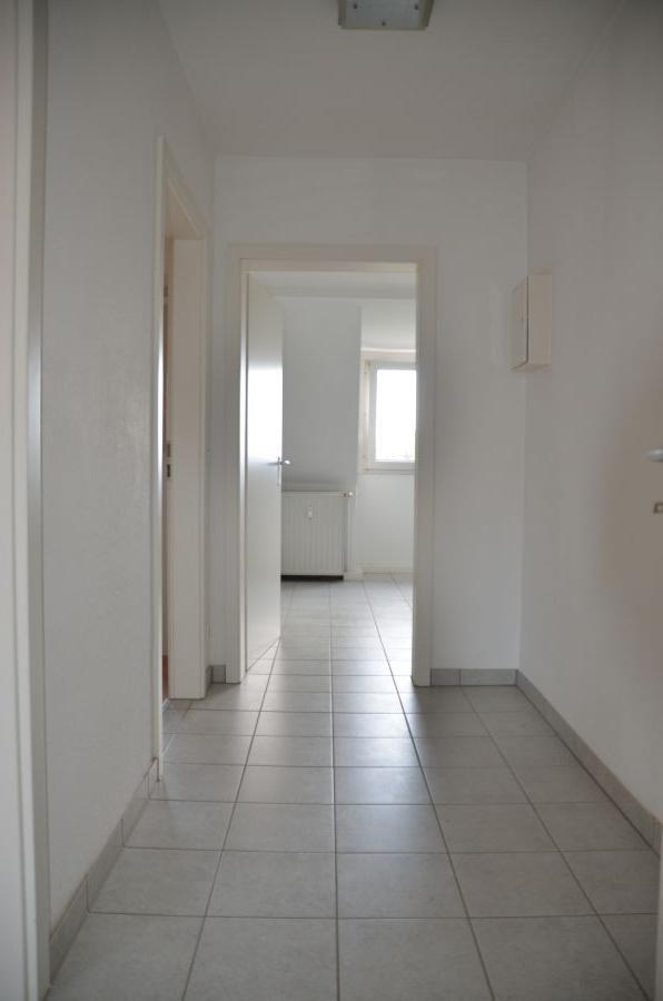 PRIVAT: Moderne 2,5 Zi. Dachgeschoss-Wohnung in ruhiger zentraler Top-Lage, ohne Balkon