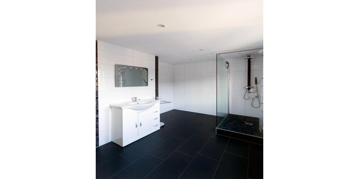 Hochwertig kernsanierte Dachgeschoss 2,5 Zimmer-Wohnung 61qm² 2 zimmer