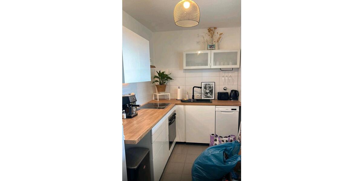 2 R, 64 qm, 6. OG, Balkon an Berufstätige od: Rentner zu vergeben 2 zimmer