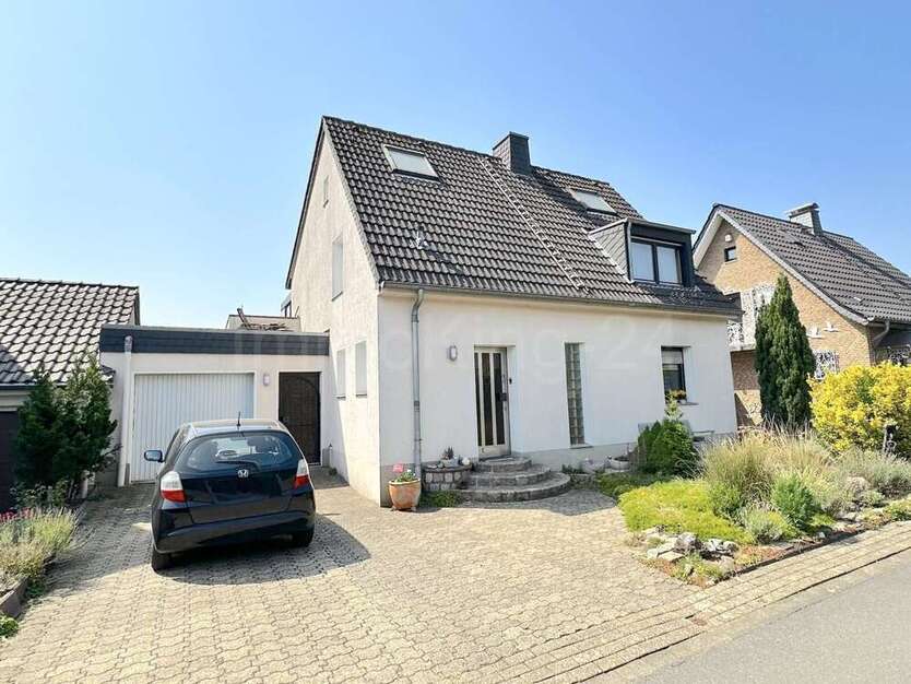 Haus zum Kaufen in Moers 399.000 € 174 m²