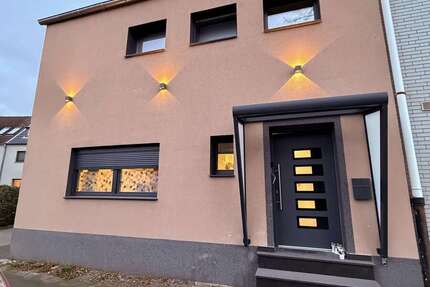 Haus zum Kaufen in Duisburg 429.000 € 145 m² 4 zimmer