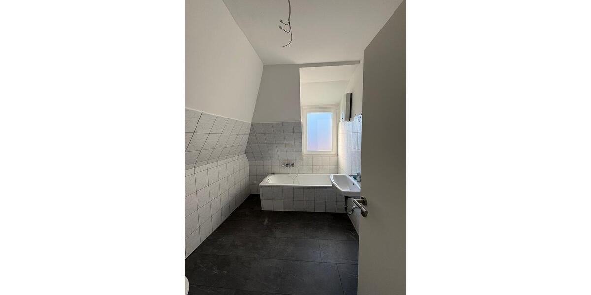 Dachgeschoßwohnung Essen Stadtbezirk VII - 3 Zimmer, 62 m&sup2;, 560&euro; | Angebot:24671020
