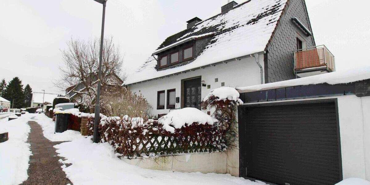 Viel Platz, viele Möglichkeiten: Zweifamilienhaus mit Garten, Wintergarten & Mieteinnahmen! 6 zimmer