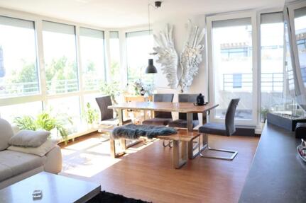Möbliertes, Modisches & modernes Penthouse mit DachterasseBalkon