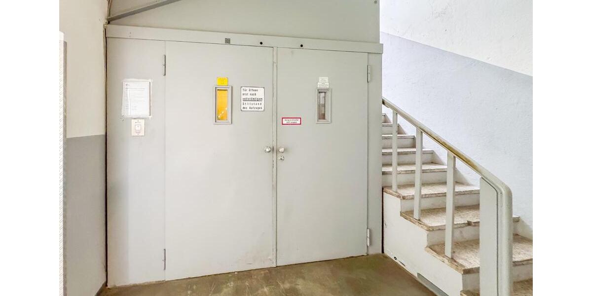 LAGER – 390 m² – LASTENAUFZUG – STELLPLÄTZE – BARRIEREFREI – SICHERHEITSDIENST – opt. BEHEIZT zimmer