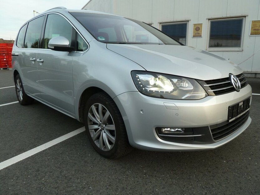 VW Sharan 2.0 TDI DSG Panorama Navi Leder 7 Sitze + 175.000 km 17.900 € Ratingen 40885