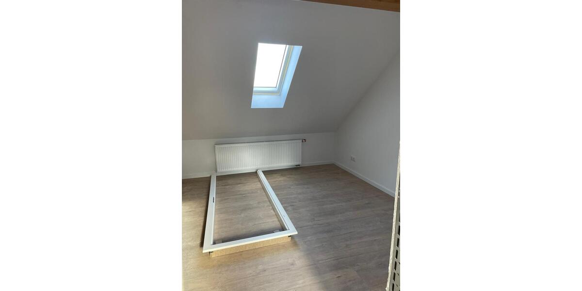 sanierte Dachgeschosswohnung-Besichtigung am 10.12.2025 16:30 Uhr 4 zimmer