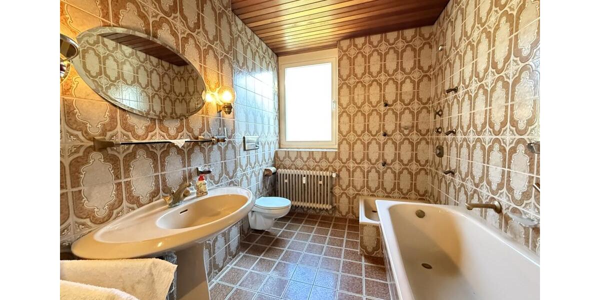 Villa Gelsenkirchen Buer - 12 Zimmer, 310 m&sup2;, 3.200&euro; | Angebot:22985202