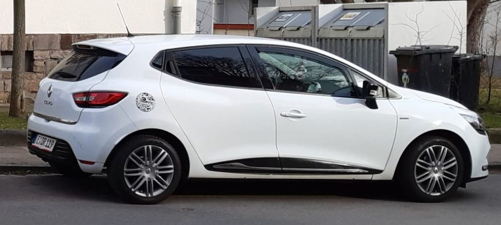 Renault Clio 64.055 km 7.999 &euro; Essen 45147