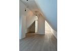 Moderne 3- Zimmerwohnung DG Wohnung mit klimatisierten Spitzboden 3 zimmer