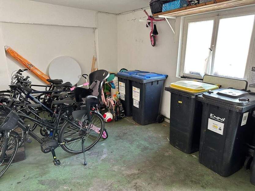 Gepflegtes, voll vermietetes Mehrfamilienhaus inkl. Gewerbeanteil in Moers 2 zimmer