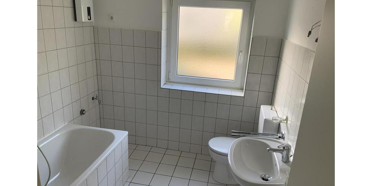 Geräumige 2,5 Zimmer Wohnung im Erdgeschoss mit Wannenbad und Bezugsfertig 2.5 zimmer