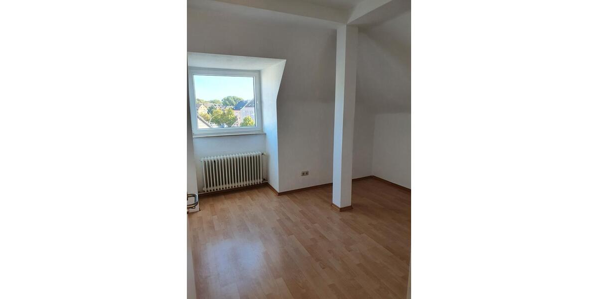 Dachgeschoßwohnung Essen Huttrop - 3 Zimmer, 67 m&sup2;, 109.000&euro; | Angebot:27446984