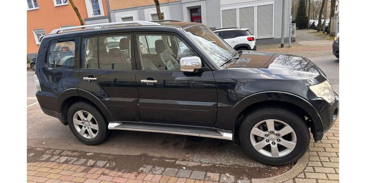 Mitsubishi Pajero 191.505 km 6.999 € Duisburg 47057