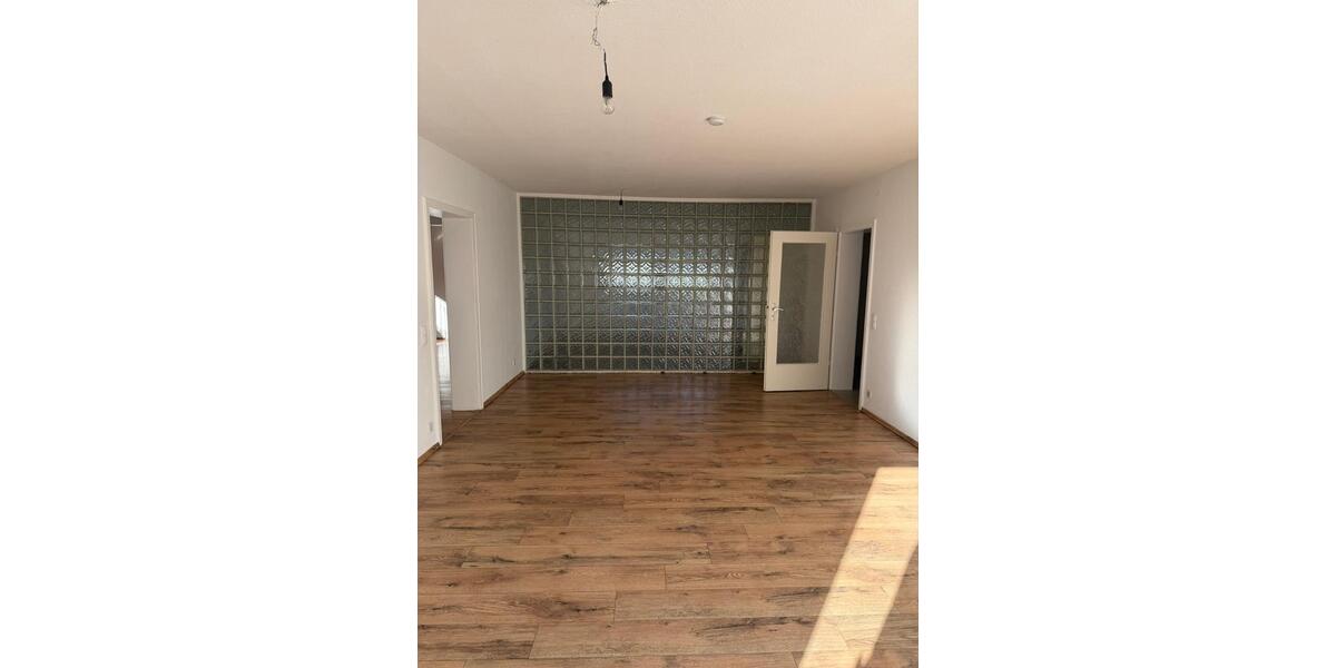 Etagenwohnung Duisburg Essenberg - 3 Zimmer, 88 m&sup2;, 495&euro; | Angebot:25646850