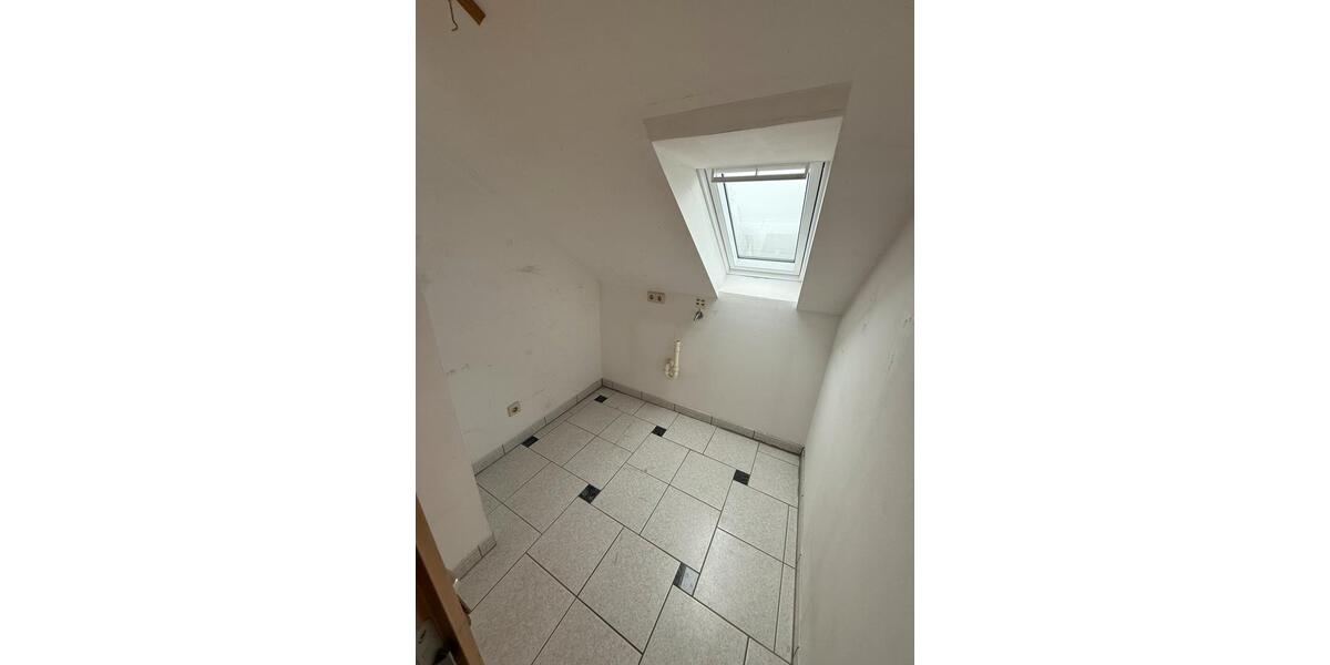 3-Zimmer-DG-Wohnung ca. 100 qm mit Balkon in Velbert 3 zimmer