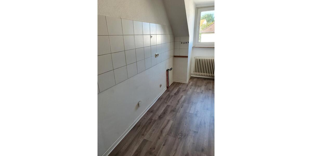 Dachgeschoßwohnung Essen Huttrop - 3 Zimmer, 67 m&sup2;, 109.000&euro; | Angebot:27446984