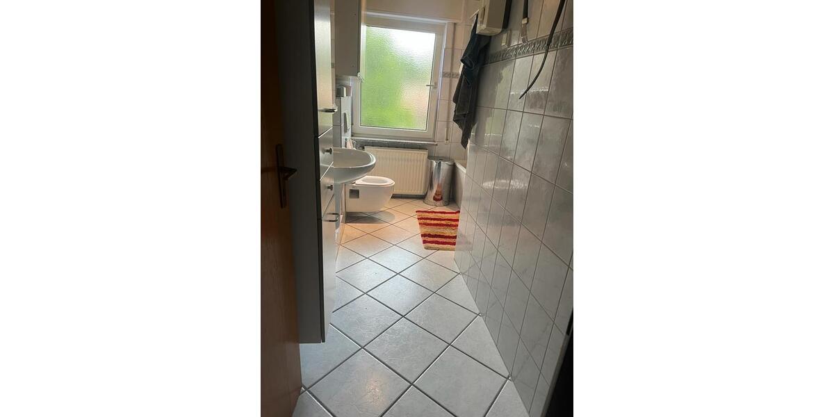 Erdgeschoßwohnung Duisburg Huckingen - 4 Zimmer, 95 m&sup2;, 1.200&euro; | Angebot:25235977
