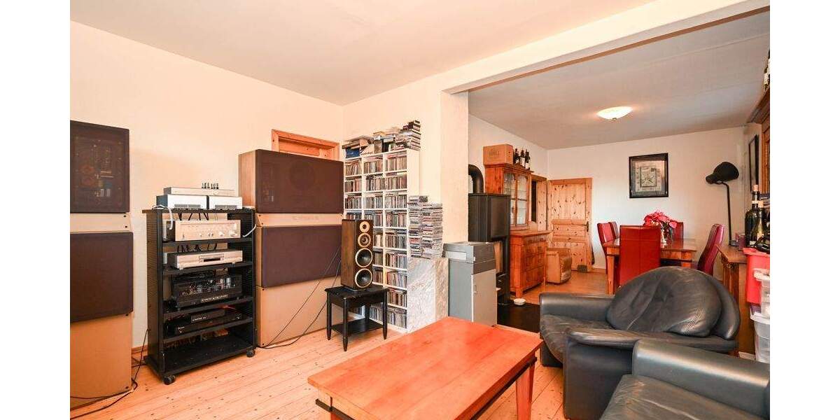 Bruchsteinhaus im Grünen: Gepflegtes Einfamilienhaus mit großem Grundstück in Niederbonsfeld 4 zimmer