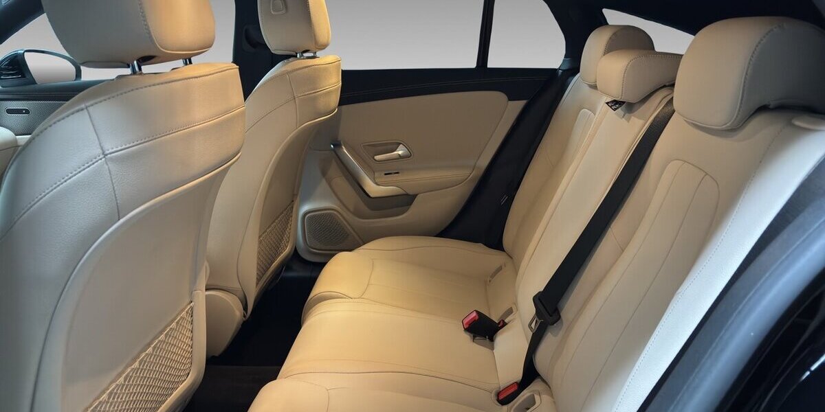 Mercedes-Benz CLA 180 Shooting Brake Leder Navi Kamera 1.Hd 108.430 km 17.500 &euro; Wuppertal 42327