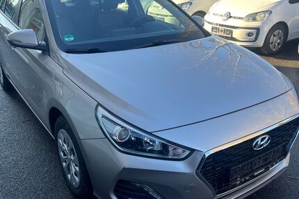 Hyundai i30 128.000 km 8.999 &euro; Recklinghausen 45663
