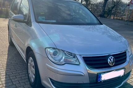 VW Touran 148.000 km 7.100 &euro; Oberhausen 46145