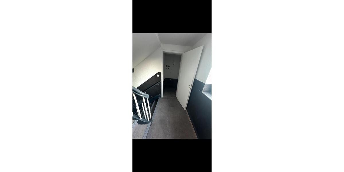 Einfamilienhaus Duisburg Rheinhausen - 5 Zimmer, 180 m&sup2;, 1.500&euro; | Angebot:25988678
