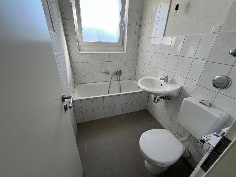 frisch renovierte 3,5-Zimmer-Wohnung mit Balkon