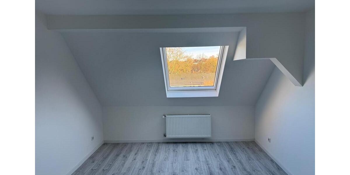 Dachgeschoßwohnung Essen Stadtbezirk VII - 4.5 Zimmer, 110 m&sup2;, 995&euro; | Angebot:25180557