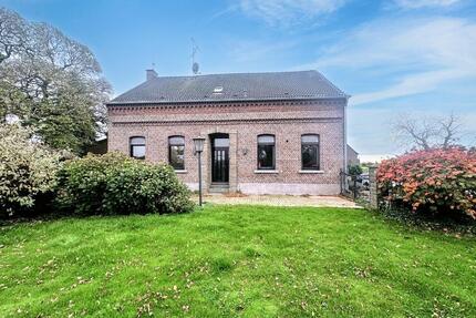 HAUPTHAUS EINES BAUERNHOFES IN KREFELD-FISCHELN ZU VERMIETEN!
